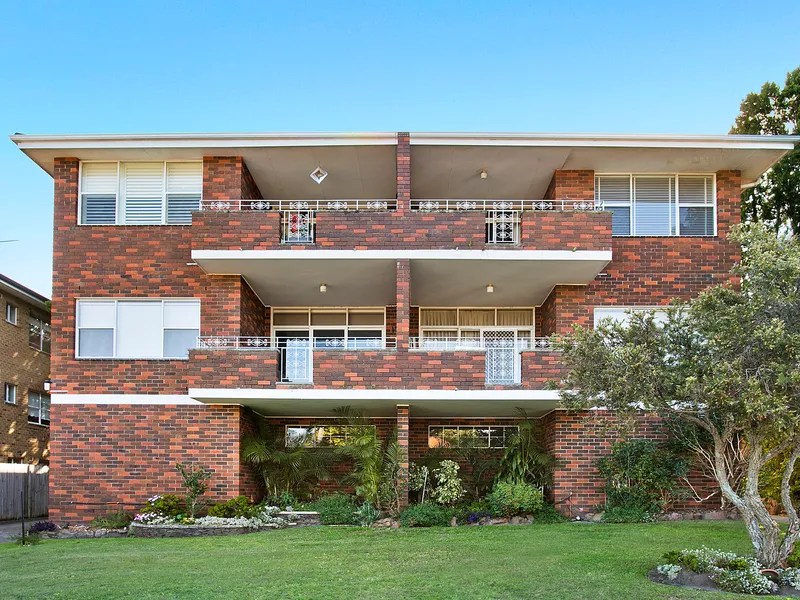 SUNFILLED THREE BEDROOM APARTMENT