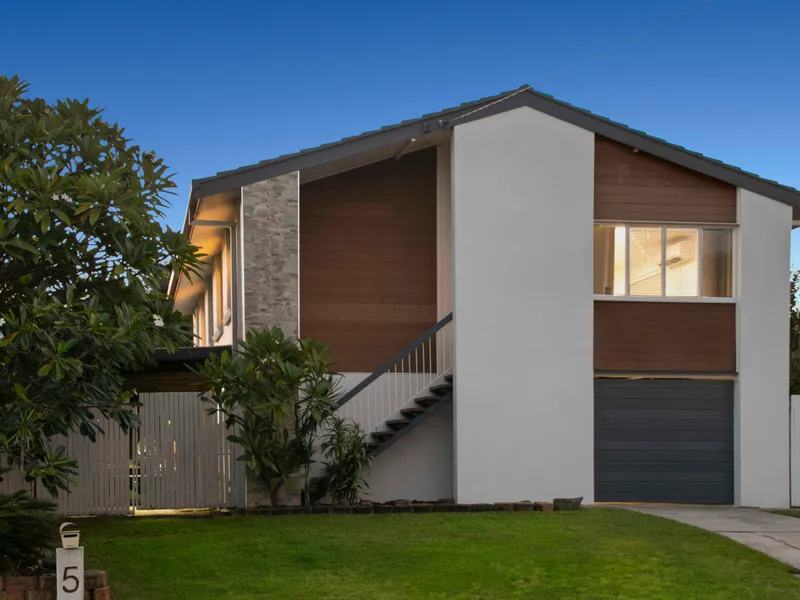 IDYLLIC FAMILY LIVING CLOSE TO RESERVE, GOLF COURSE AND PONY CLUB