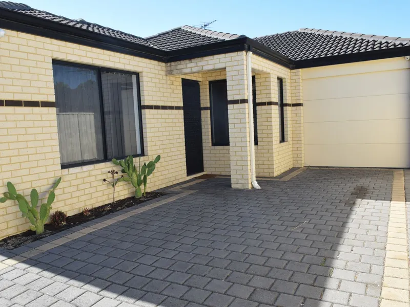 Clean & Bright 3 x 2 Unit in Westminster