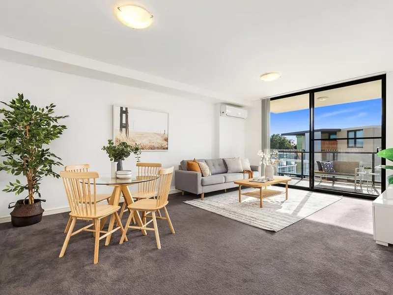 Spacious Luxury Two Bedroom Unit with Car Parking