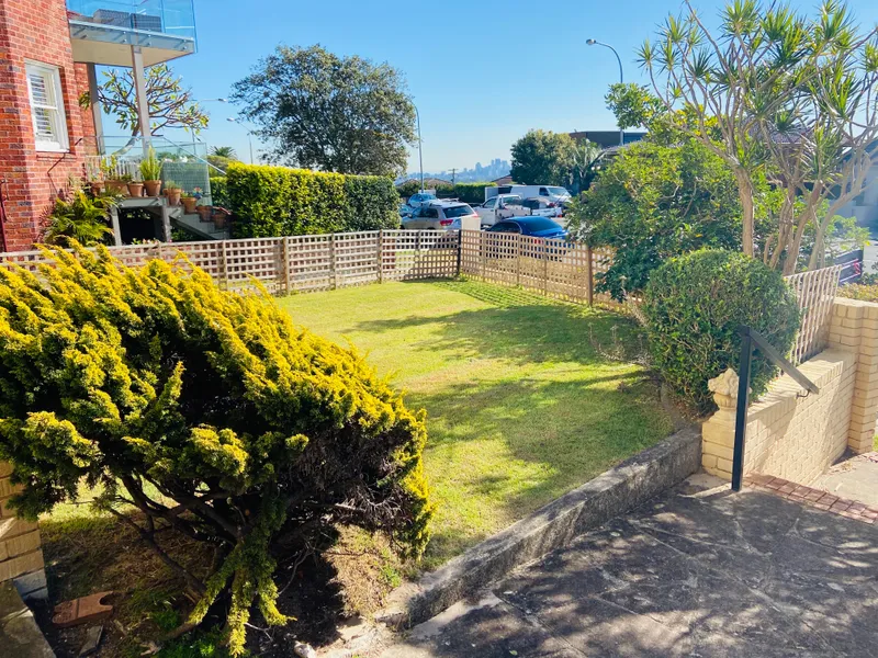 Pet Friendly, Two-bedroom with sunroom, Lock-up Garage, Harbour Views, High Ceilings