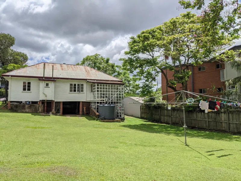 PRIME LOCATION! FULLY FURNISHED 