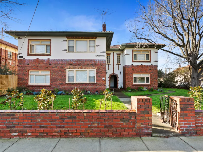 Stunning Art Deco Apartment