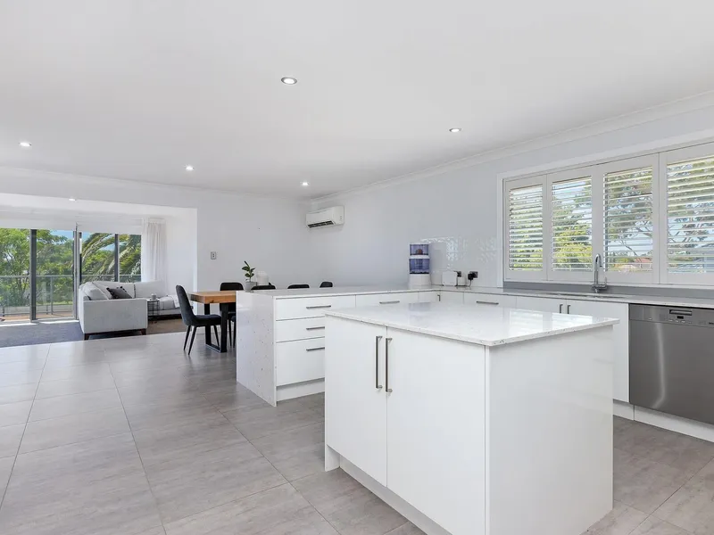 MODERN RENOVATED 2 STOREY, 4 BEDROOM 2 BATHROOM HOME - SPACE FOR BOAT, TRAILER OR CARAVAN PLUS 2 CAR GARAGE