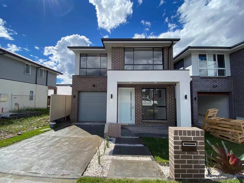 BRAND NEW 5 BEDROOM HOME | DOWNSTAIRS GUEST AND BATHROOM | PLUS STUDY | 