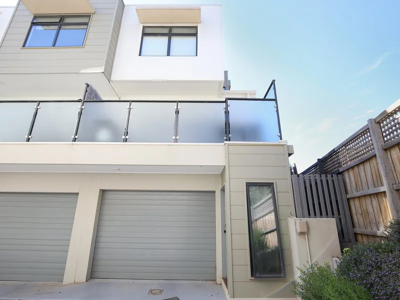 Multi Level Townhouse - Momemts from Central Bayswater