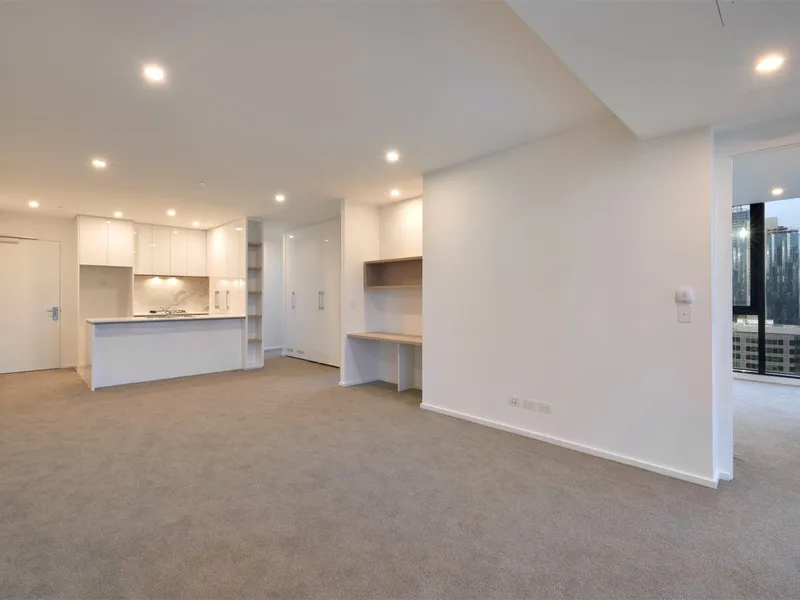 Spacious 3 bedrooms floorplan with 2 bathrooms, high end finishes and amazing location