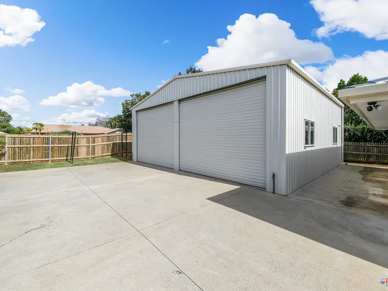 SIDE ACCESS, MASSIVE SHED AND ONLY 300M TO THE WATER IN CLEVELAND!