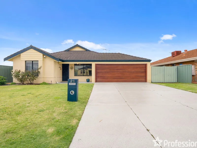 INCREDIBLE 4x2 HOME WITH ROOM TO ENTERTAIN AND POWERED WORKSHOP!!