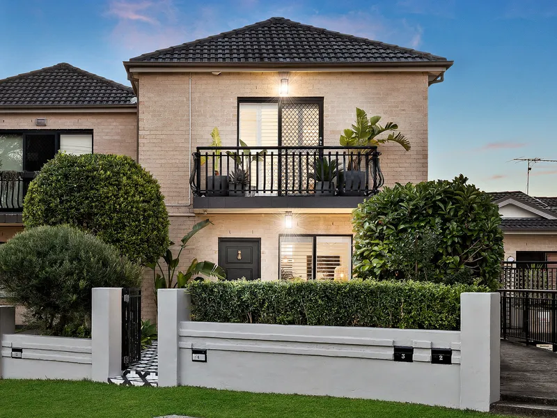 Spacious Hamptons-inspired haven in exclusive waterside enclave