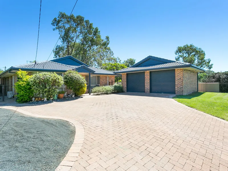 CLASSIC BRICK AND TILE HOME