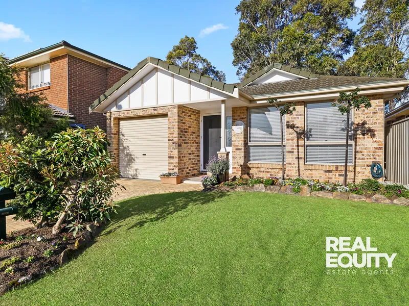 A Charming Home Offering The Perfect Blend Of Comfort & Elegance