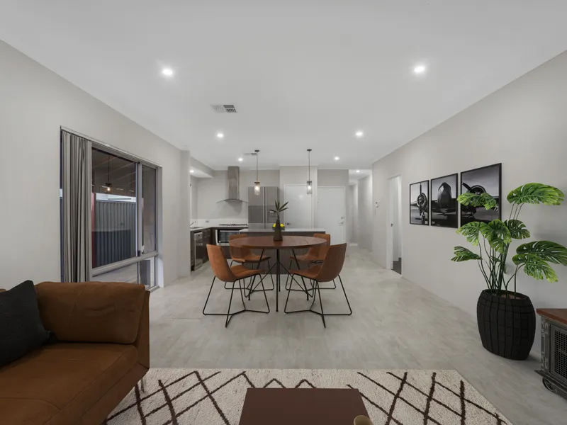 4 X 2 FAMILY HOME WALKING DISTANCE TO EVERYTHING