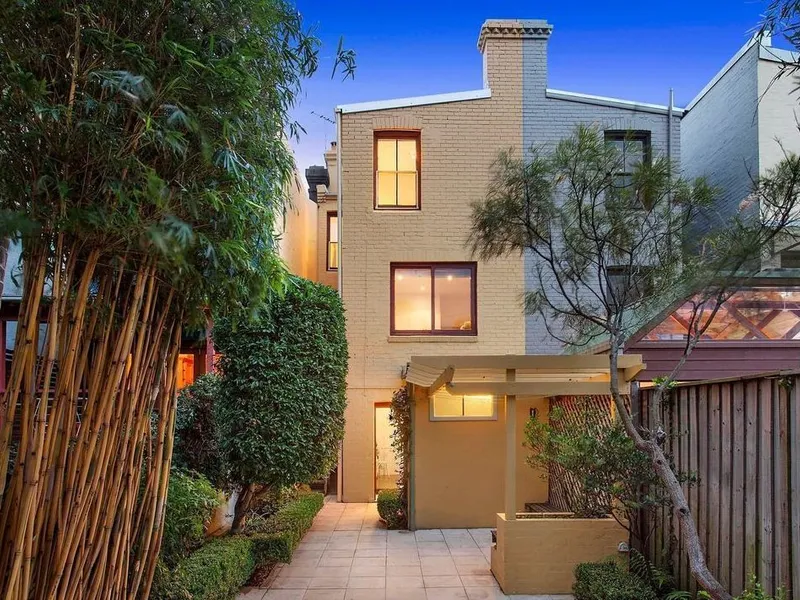 Timeless terrace in a superb lifestyle location