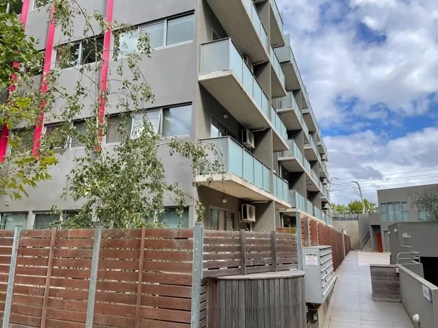Great location with Monash University and Caulfield Village at your doorstep. LARGE COURTYARD