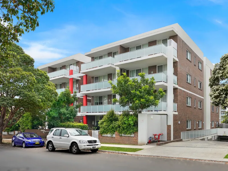 Modern Studio Unit in Rosehill! Utilities Included!!