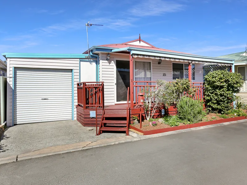 Holiday everyday at Lakeline's Over 55's Village, Kanahooka