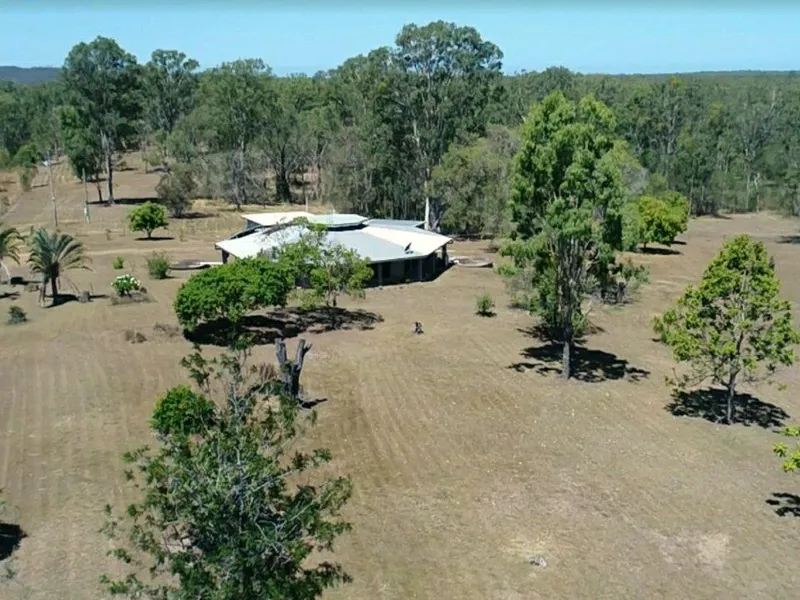 3 BRM OCTAGONAL HOME ON BEAUTIFUL 40 ACRES