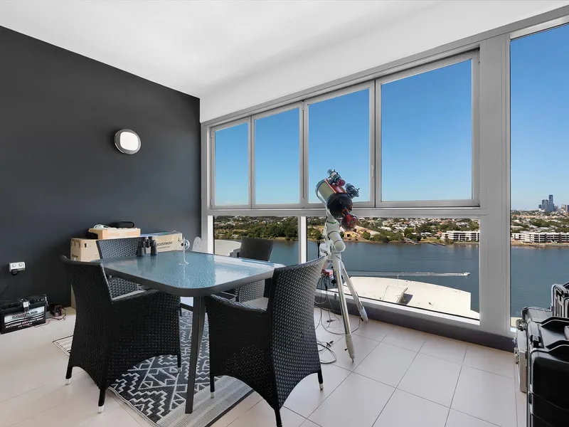 Amazing Contemporary Apartment with Stunning River Views!