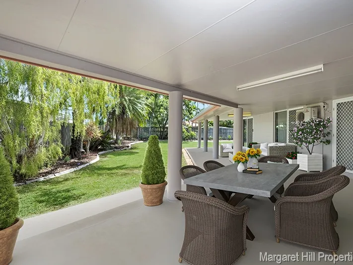 EXCELLENT CONDITION - PERFECT LOCATION