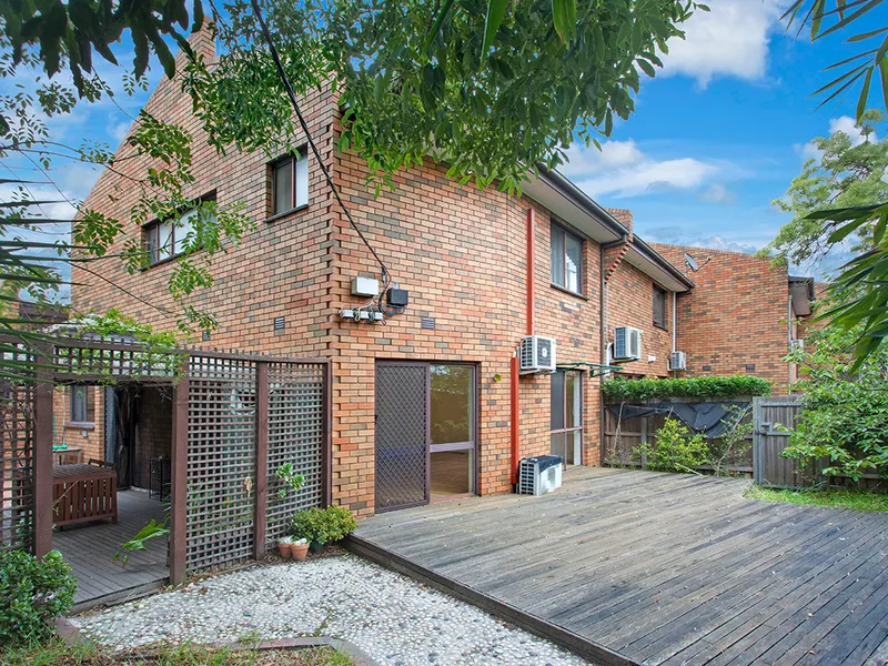 Courtyard Treat Near Shopping Haven