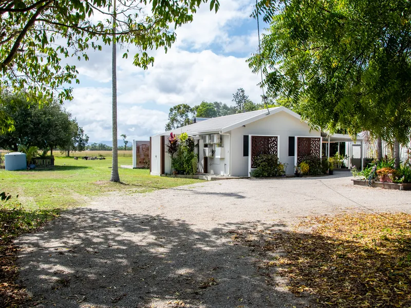 Fully Renovated entertainer on acerage, just minutes to local freshwater swimming holes and the beach!!