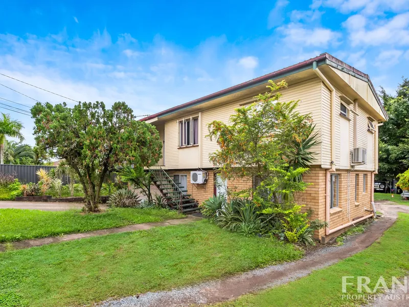 Dual-Living on a 918m2 Block with 2-Driveway Access