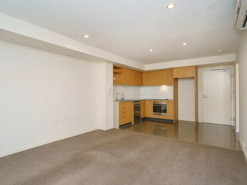 Great investment or to move into 4th floor modern apartment