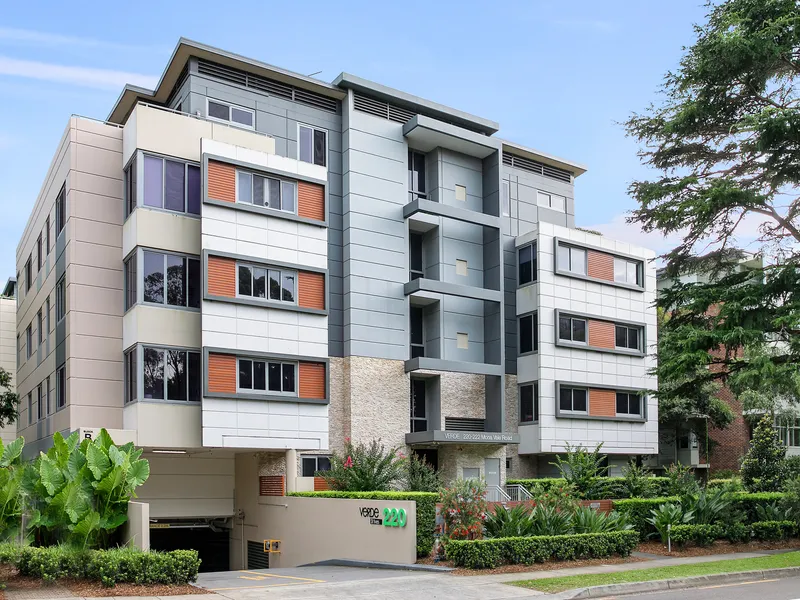 Contemporary easy care living in the village heart