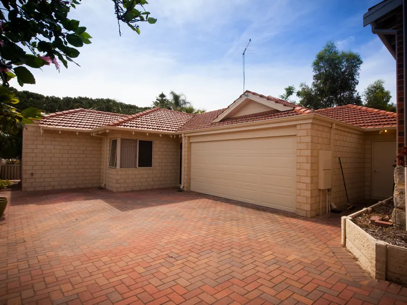 4 X 2 HOME WITH 2 LIVING AREAS!!!