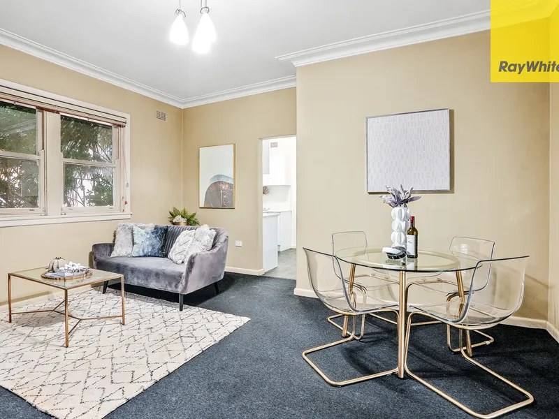 SOLID FULL-BRICK ART DECO APARTMENT
