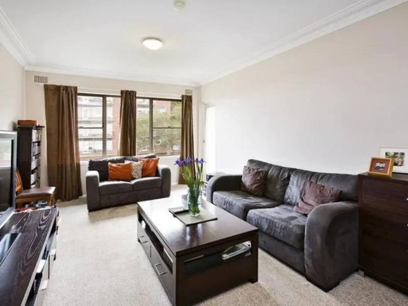 Modern Spacious One Bedroom Apartment