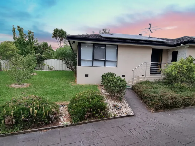 3 BEDROOM FAMILY UNIT CLOSE TO ALL AMENETIES IN HALLAM!