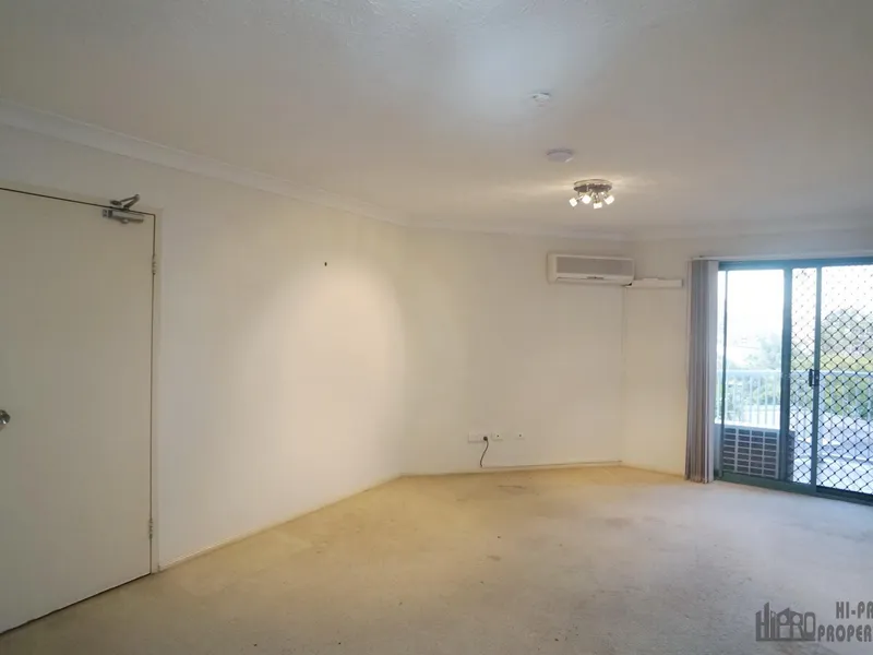 One bedroom apartment conveniently located