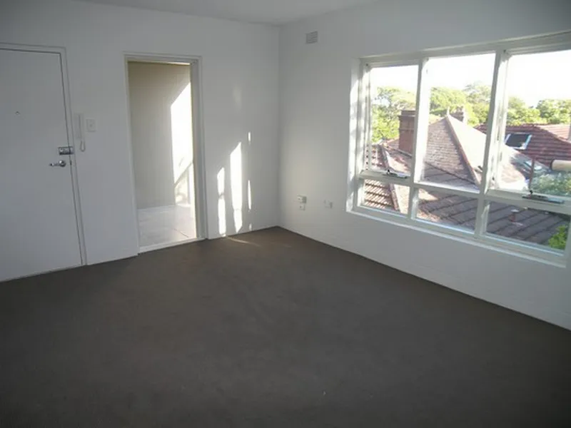 MOSMAN VILLAGE APARTMENT!