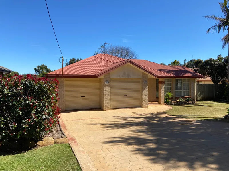 Family Home In Middle Ridge!