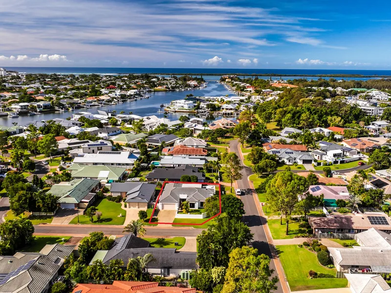 BEAUTIFUL FAMILY HOME IN SUPERB LOCATION