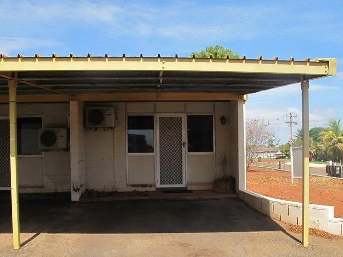 BEAUTIFULLY PRESENTED SEMI FURNISHED UNIT