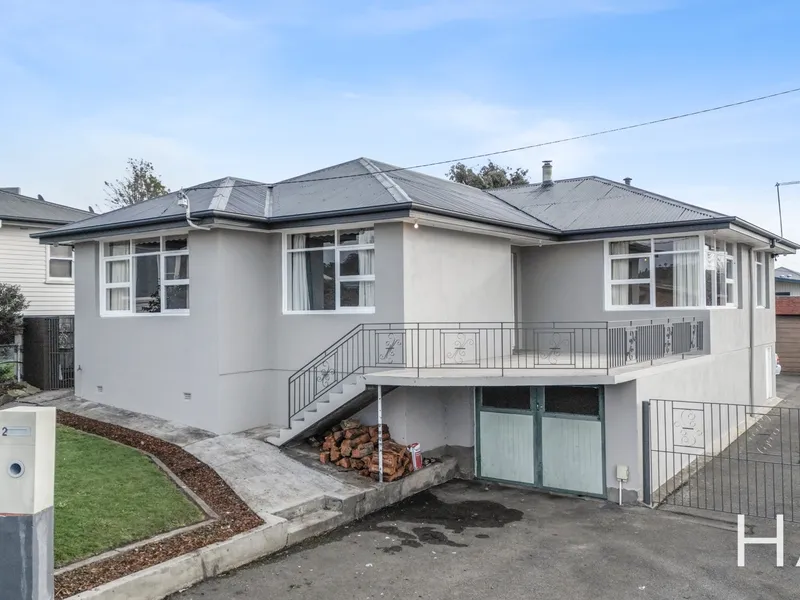Spacious Family Home with Garage and Workshop in Youngtown!