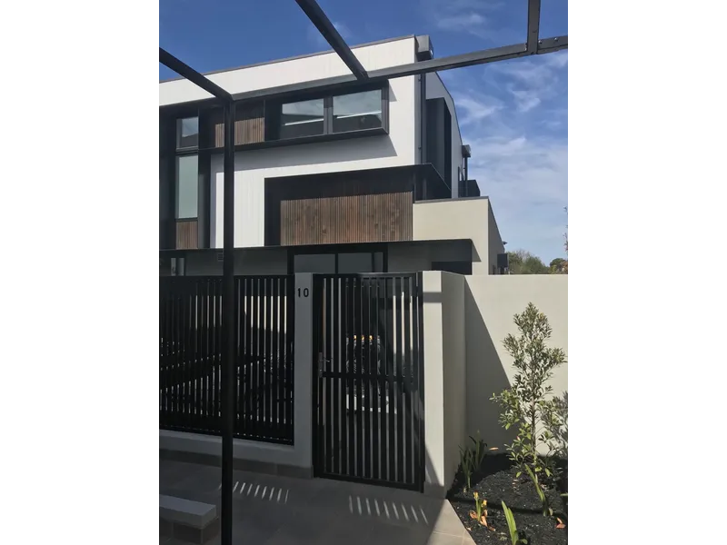 Brand New School Zoned Townhouse in Doncaster East