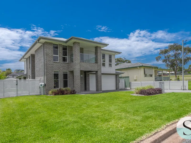 Everything You Ever Wanted, Like New Home, Stunning Spa & Pool, Side Access & Poolside Cabana/Guest House, on the Flat & in the Sweet Spot of Caves!