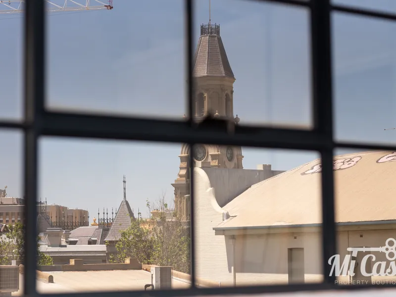 LOFT-STYLE WAREHOUSE APARTMENT