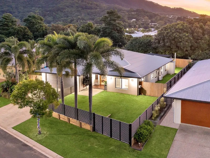 Family Home backing onto Parkland