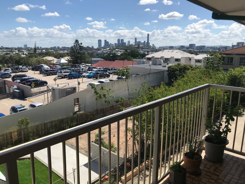 2 BEDROOM UNIT WITH CITY VIEWS IN A PRIME LOCATION