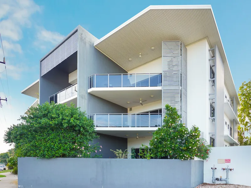 SPACIOUS 2/3 BEDROOM APARTMENT-AVAILABLE NOW