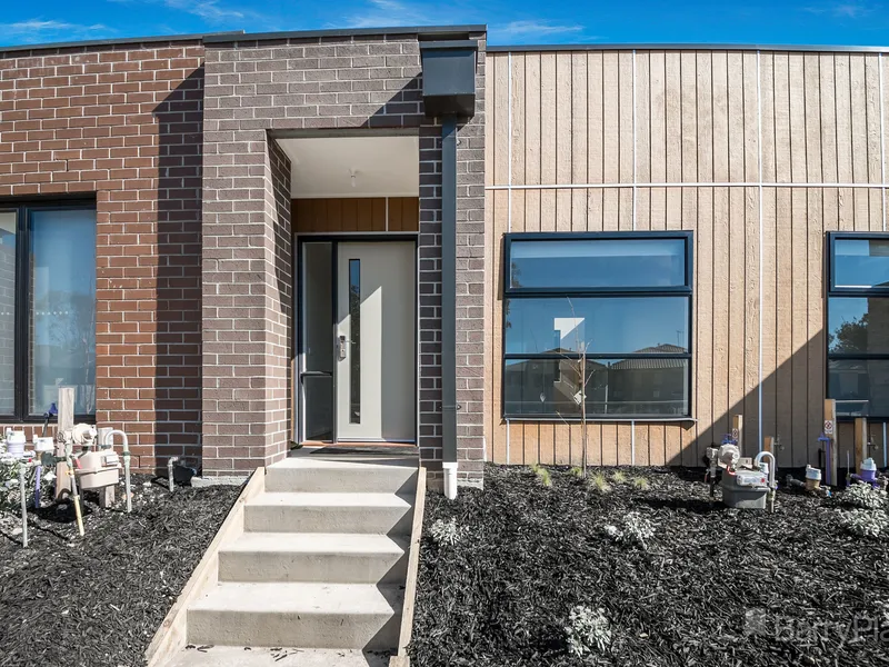 LOCATION LOCATION LOCATION! **APPLY NOW! SEE BELOW ON HOW**