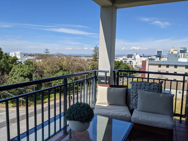Large Sunny Apartment with Park and City Views