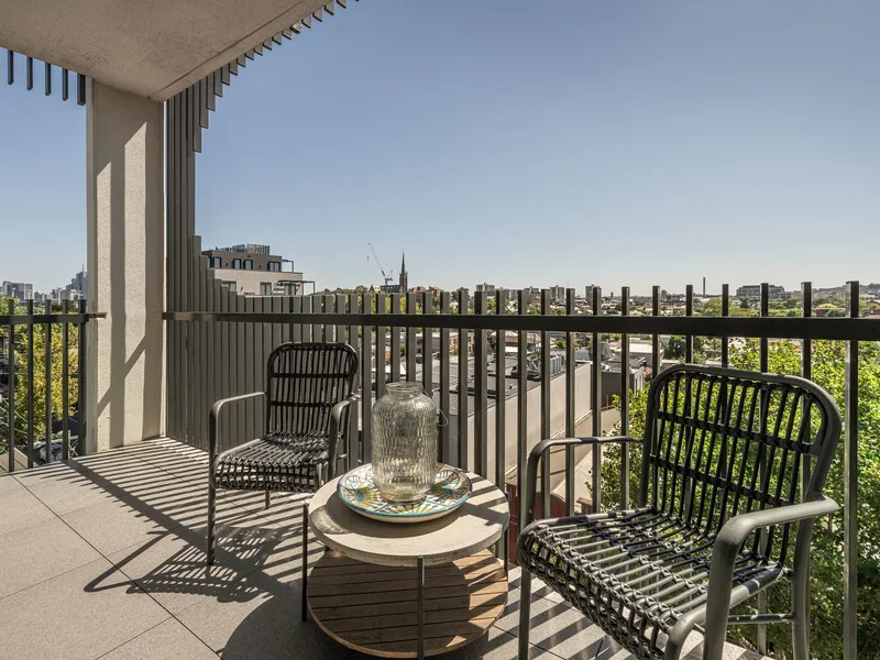 Modern, north facing, city views