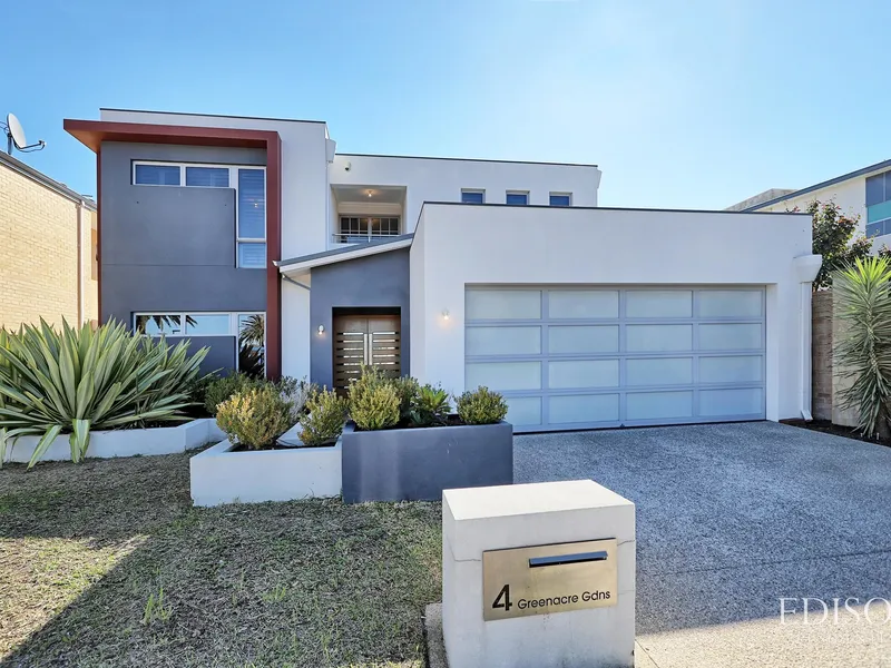 Luxurious, Spacious Double Storey in Convenient Location Ranford Estate