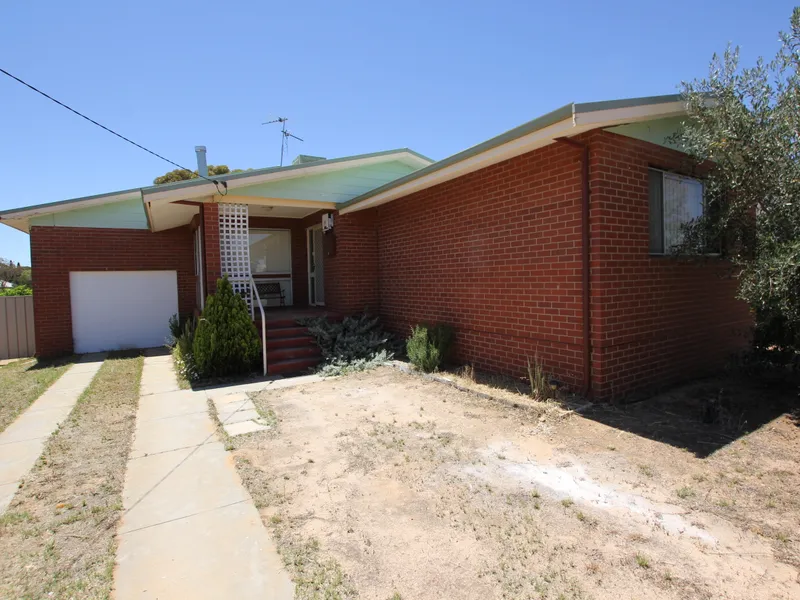 SOLID BRICK HOME ON BIG BLOCK - IDEAL FIRST TIMER